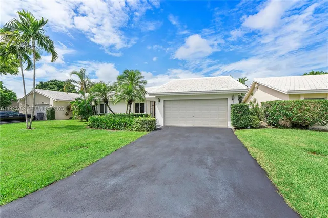$629,900 | 5667 North Cameo Drive, Boca Raton, FL 33433