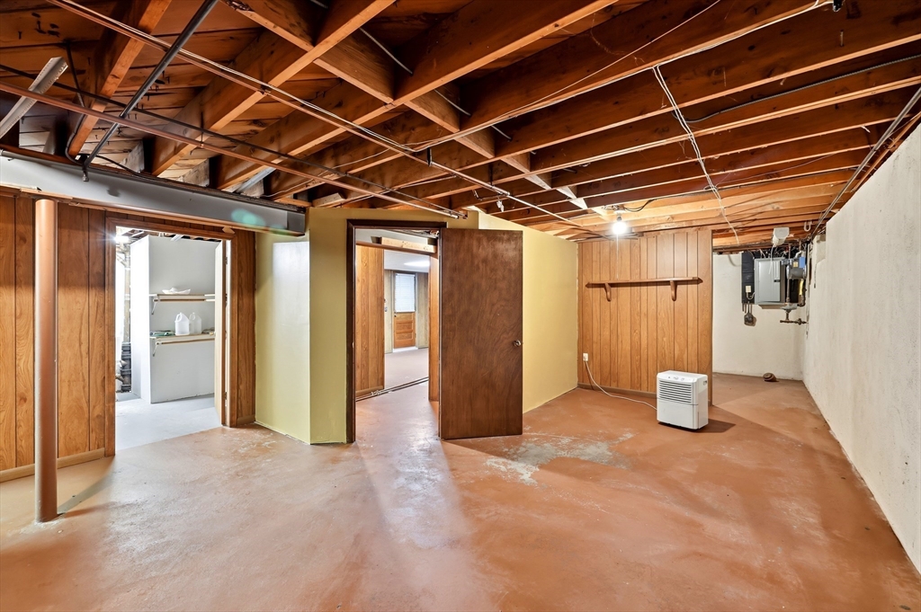 214 Forest Hills Road Springfield, MA 01128 - Photo 20 of 29
