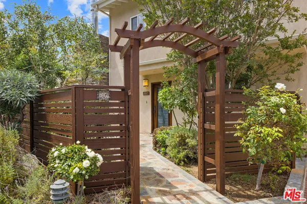 a view of a garden with flowers