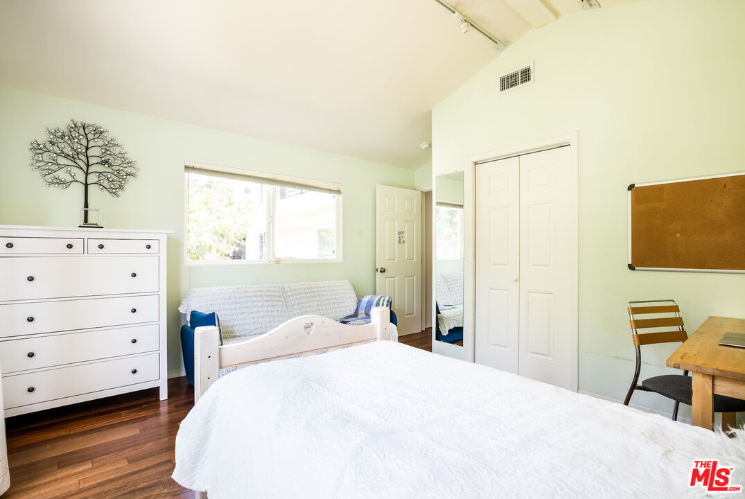 907 Las Pulgas Road Pacific Palisades, CA 90272 - Photo 17 of 39