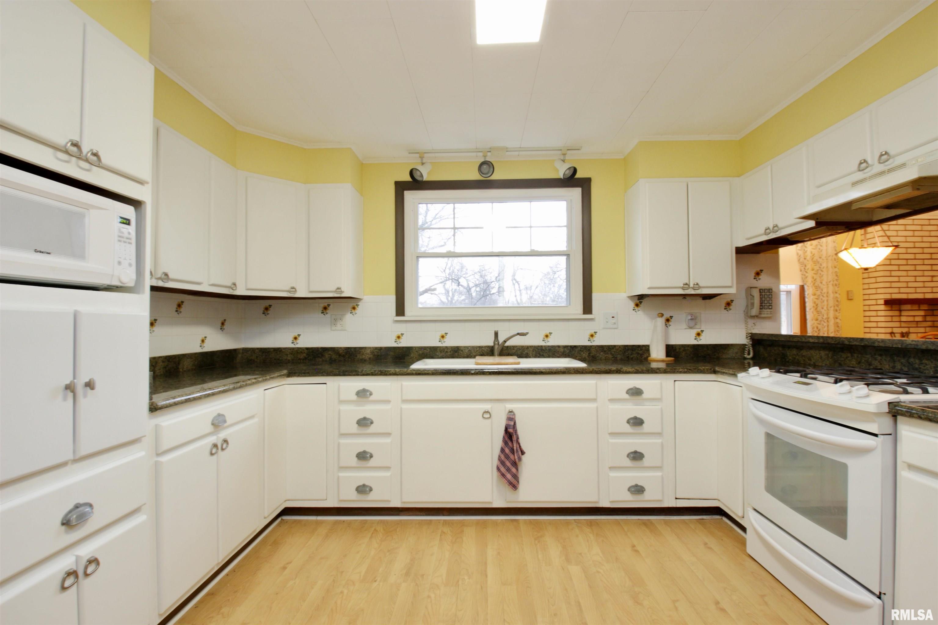 309 Decatur Road Marquette Heights, IL 61554 - Photo 11 of 36 Gallery Image 11
