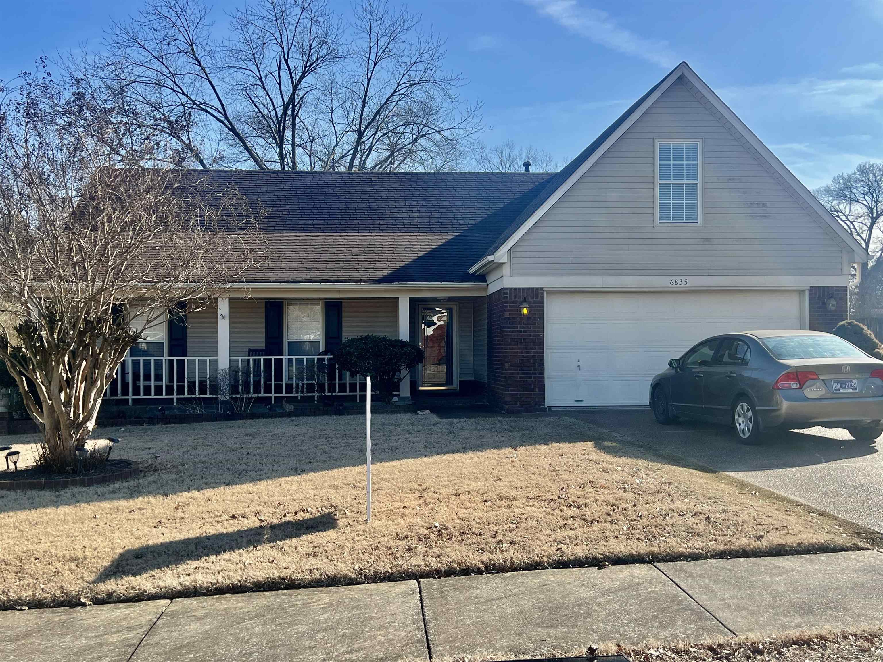 6835 Andrews Road Bartlett, TN 38135 - Photo 2 of 12 Ranch-style home featuring a porch