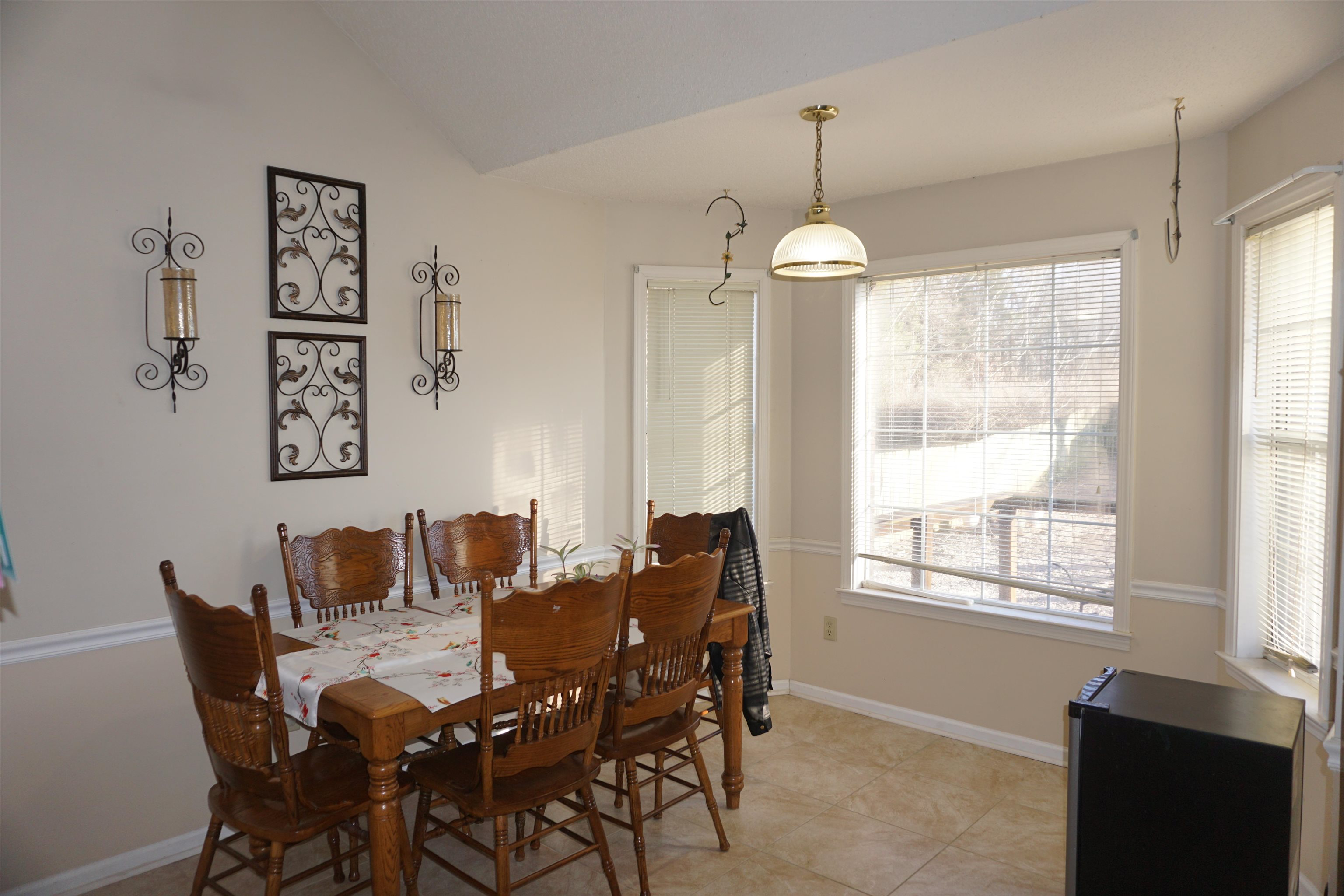 6835 Andrews Road Bartlett, TN 38135 - Photo 5 of 12 Tiled dining area featuring vaulted ceiling