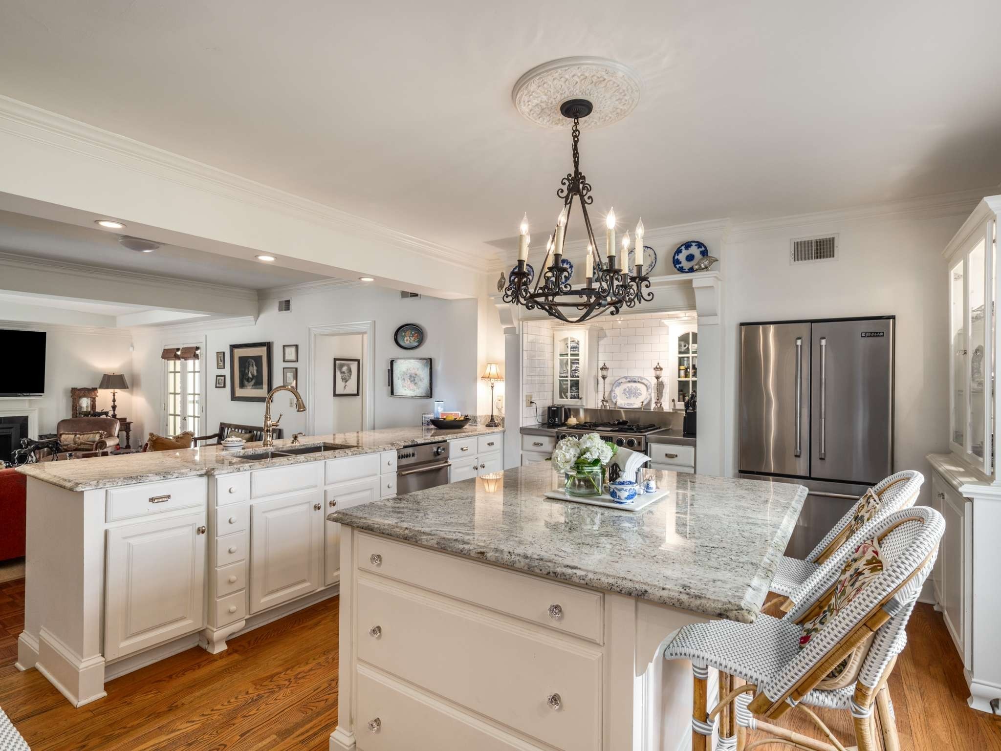 305 Davidson Road Nashville, TN 37205 - Photo 16 of 73 a kitchen with granite countertop lots of counter top space