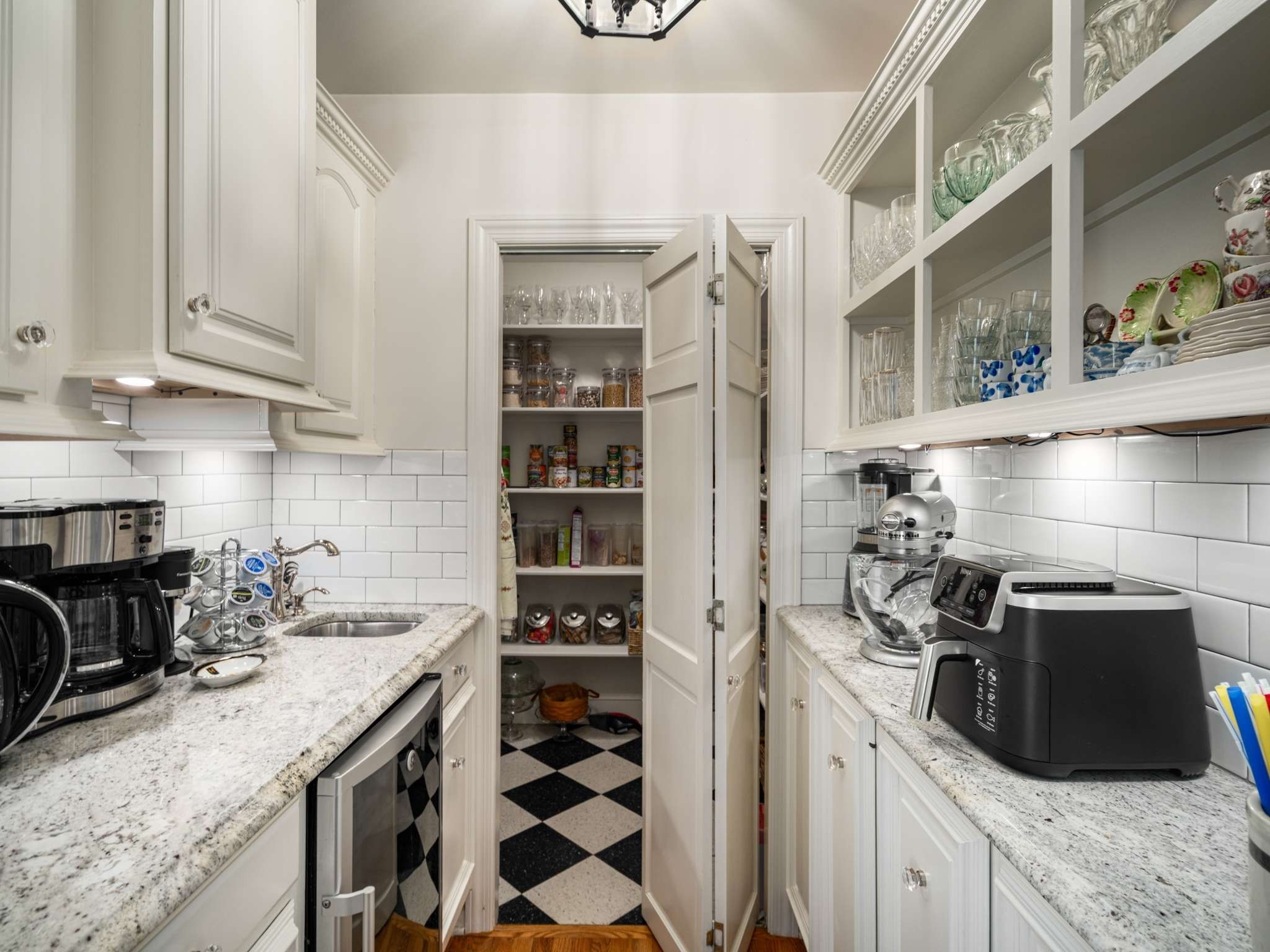 305 Davidson Road Nashville, TN 37205 - Photo 21 of 73 a kitchen with stainless steel appliances granite countertop a sink stove and cabinets