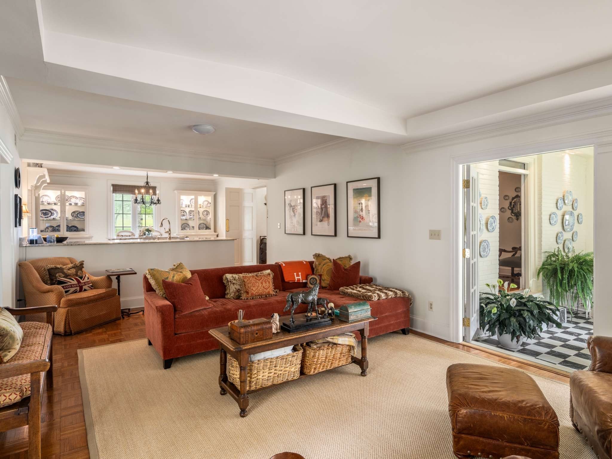 305 Davidson Road Nashville, TN 37205 - Photo 25 of 73 a living room with furniture and a large window