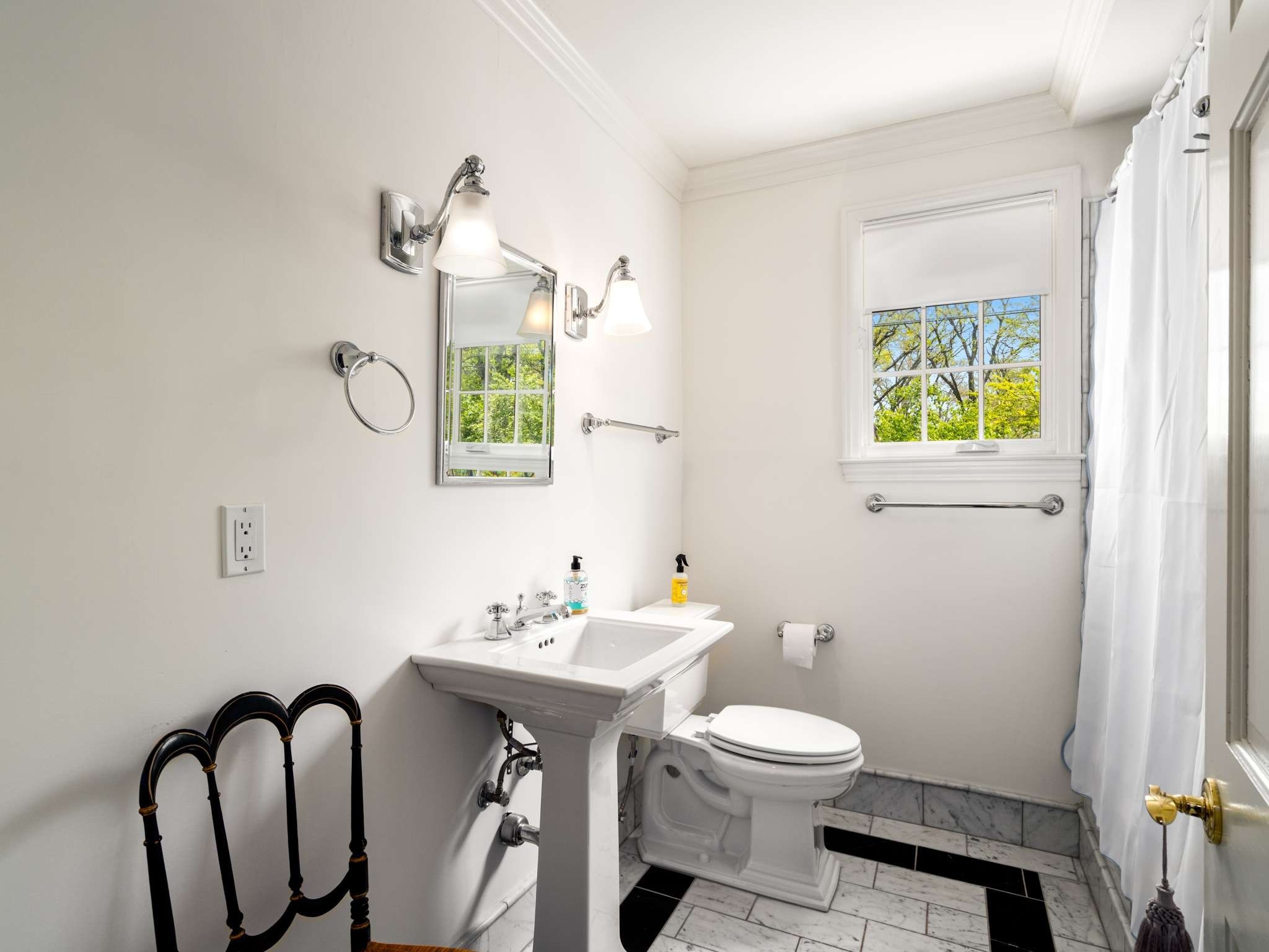 305 Davidson Road Nashville, TN 37205 - Photo 33 of 73 a bathroom with a toilet a sink and mirror