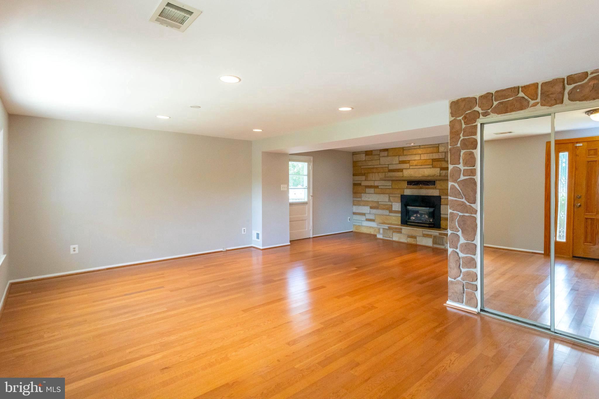 1622 Weyburn Road Baltimore, MD 21237 - Photo 11 of 45 Spacious Family room