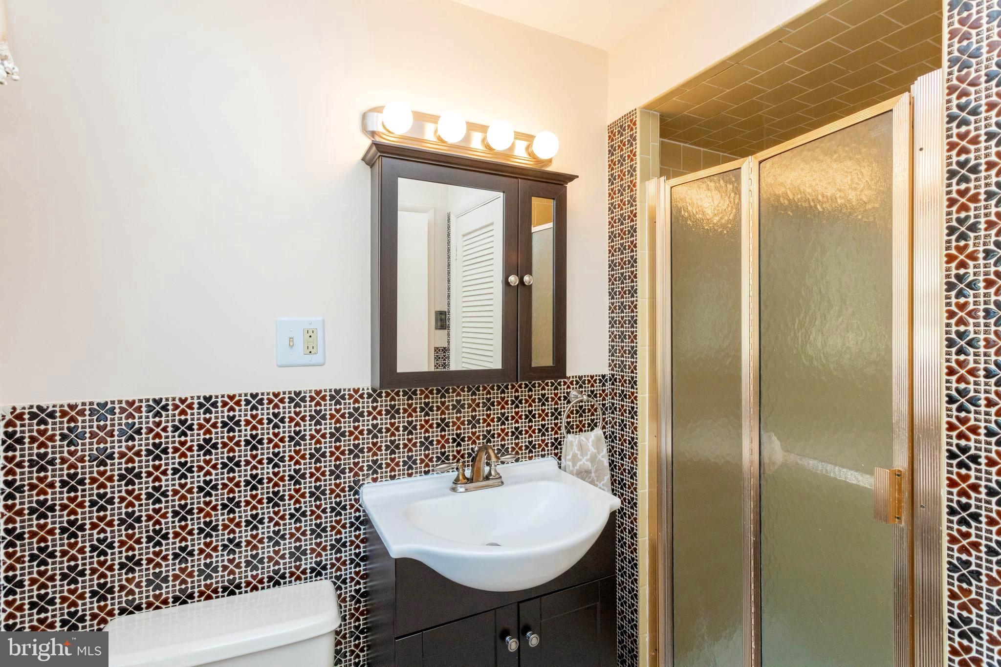 1622 Weyburn Road Baltimore, MD 21237 - Photo 14 of 45 Full Bathroom on the Main Level