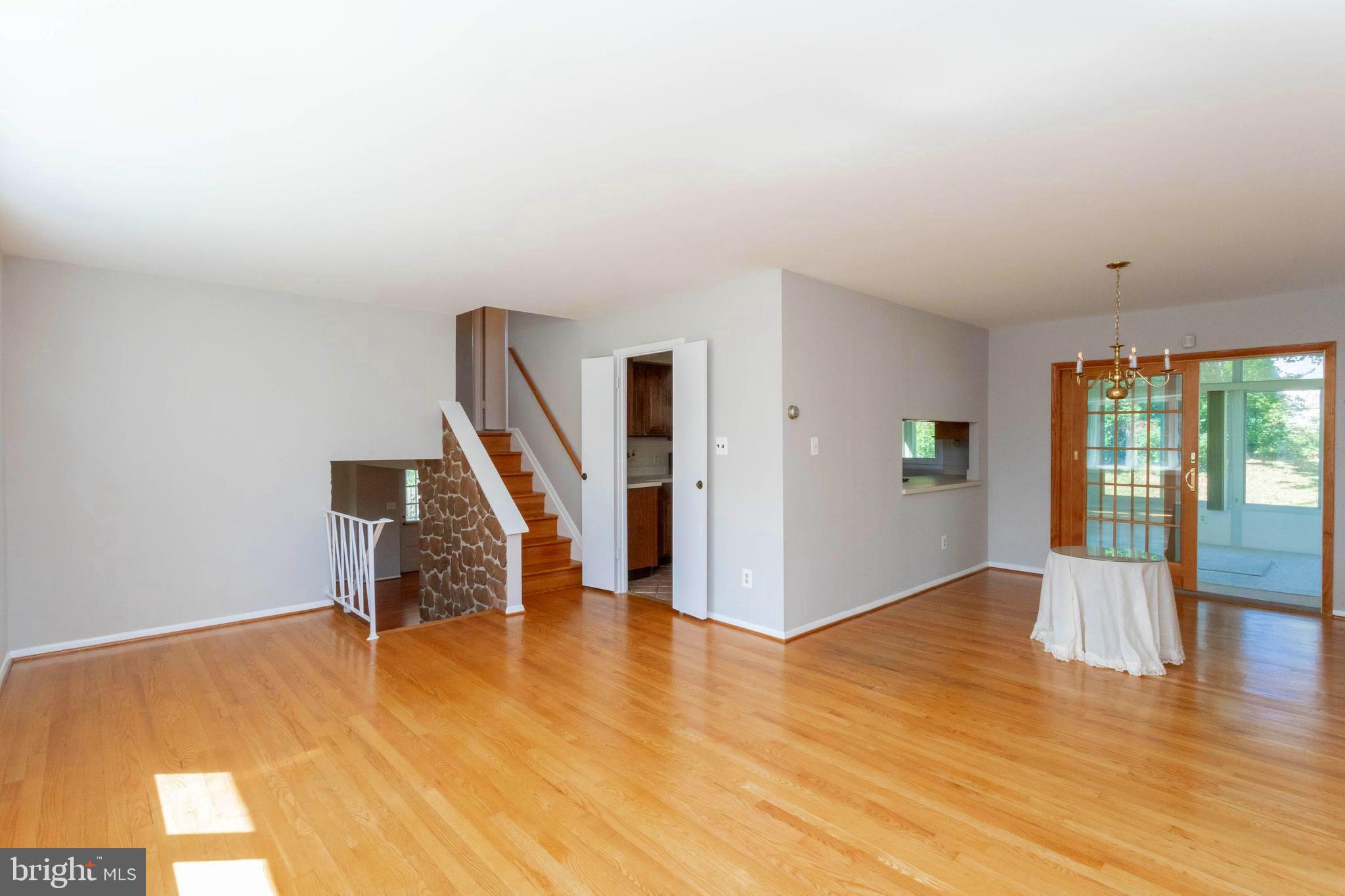 1622 Weyburn Road Baltimore, MD 21237 - Photo 16 of 45 Very Bright and Spacious