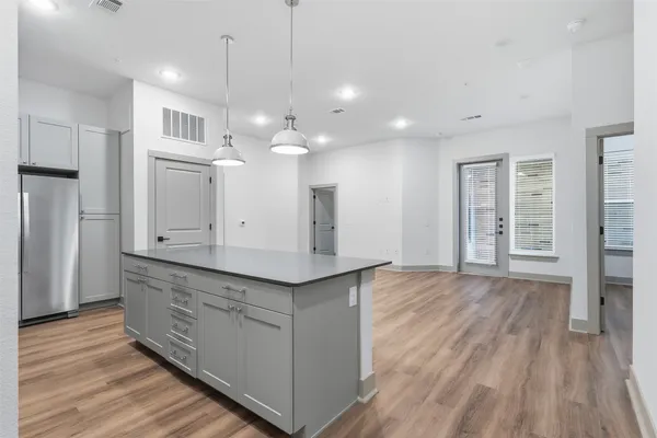 $2,150 | 1950 Winrock Boulevard, Unit B2, Houston, TX 77057