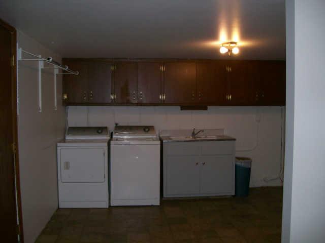 482 White Road Portland, TN 37148 - Photo 12 of 19 Spacious Laundry Area In Basement! Lots Of Cabinets And A Sink !