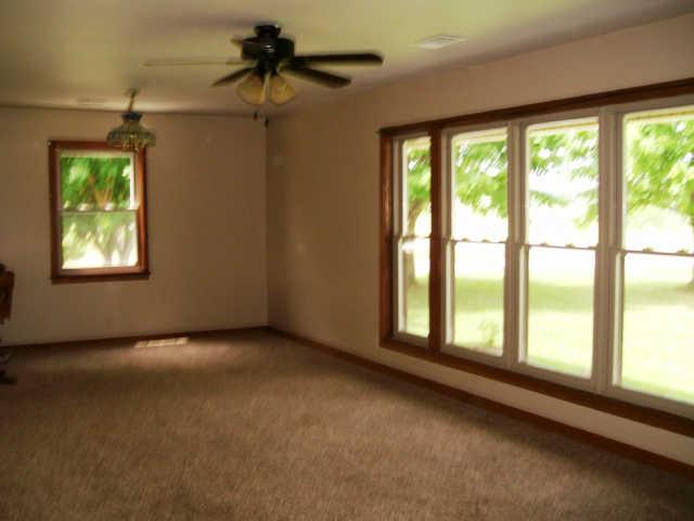 482 White Road Portland, TN 37148 - Photo 4 of 19 This Cheery Dining Area Makes Meal Time A Happy Occasion ! Convenient ! Only A Step To The Kitchen !