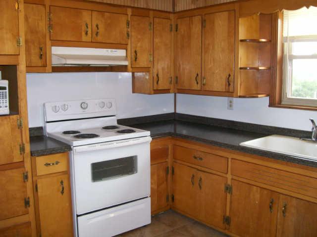 482 White Road Portland, TN 37148 - Photo 5 of 19 Oh Yes ! Lots Of Gorgeous Cabinets ! Meal Preparation Will Be A Breeze In This Awesome Kitchen !