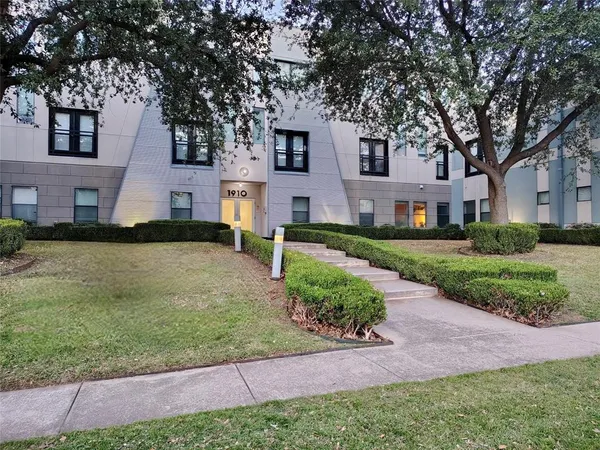 $1,470 | 1910 Bennett Avenue, Unit 25, Dallas, TX 75206