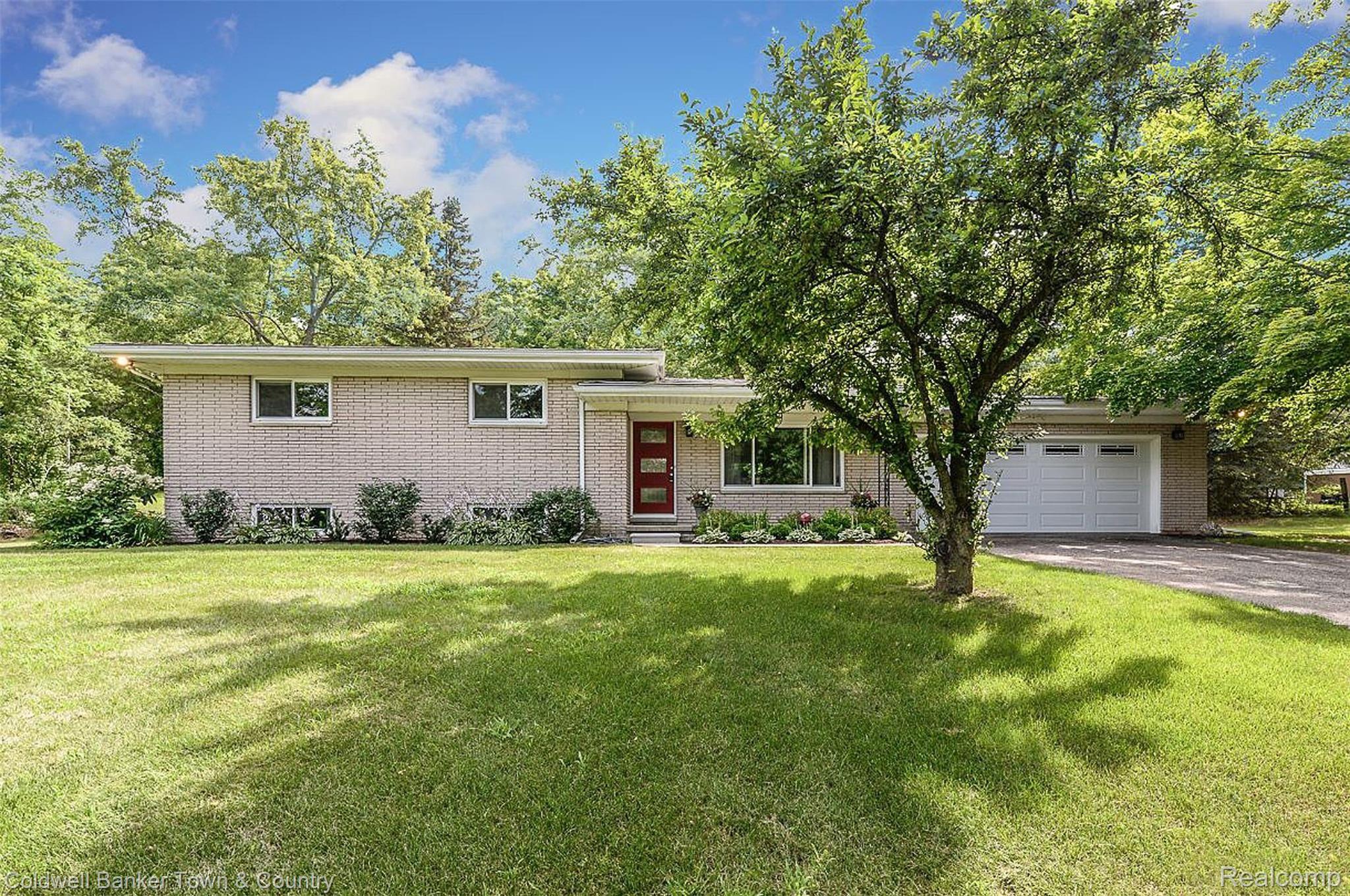 12318 White Lake Road Fenton, MI 48430 - Photo 1 of 42 12318 White Lake , blue sky.JPG