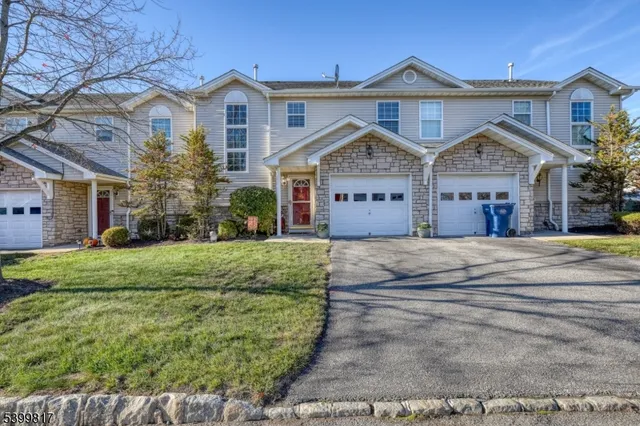 $399,900 | 9 Crestmont Court, Hamburg, NJ 07419