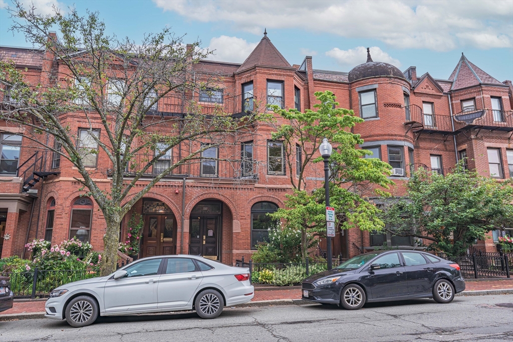 237 West Newton Street, Unit 4 Boston, MA 02116 - Photo 3 of 25