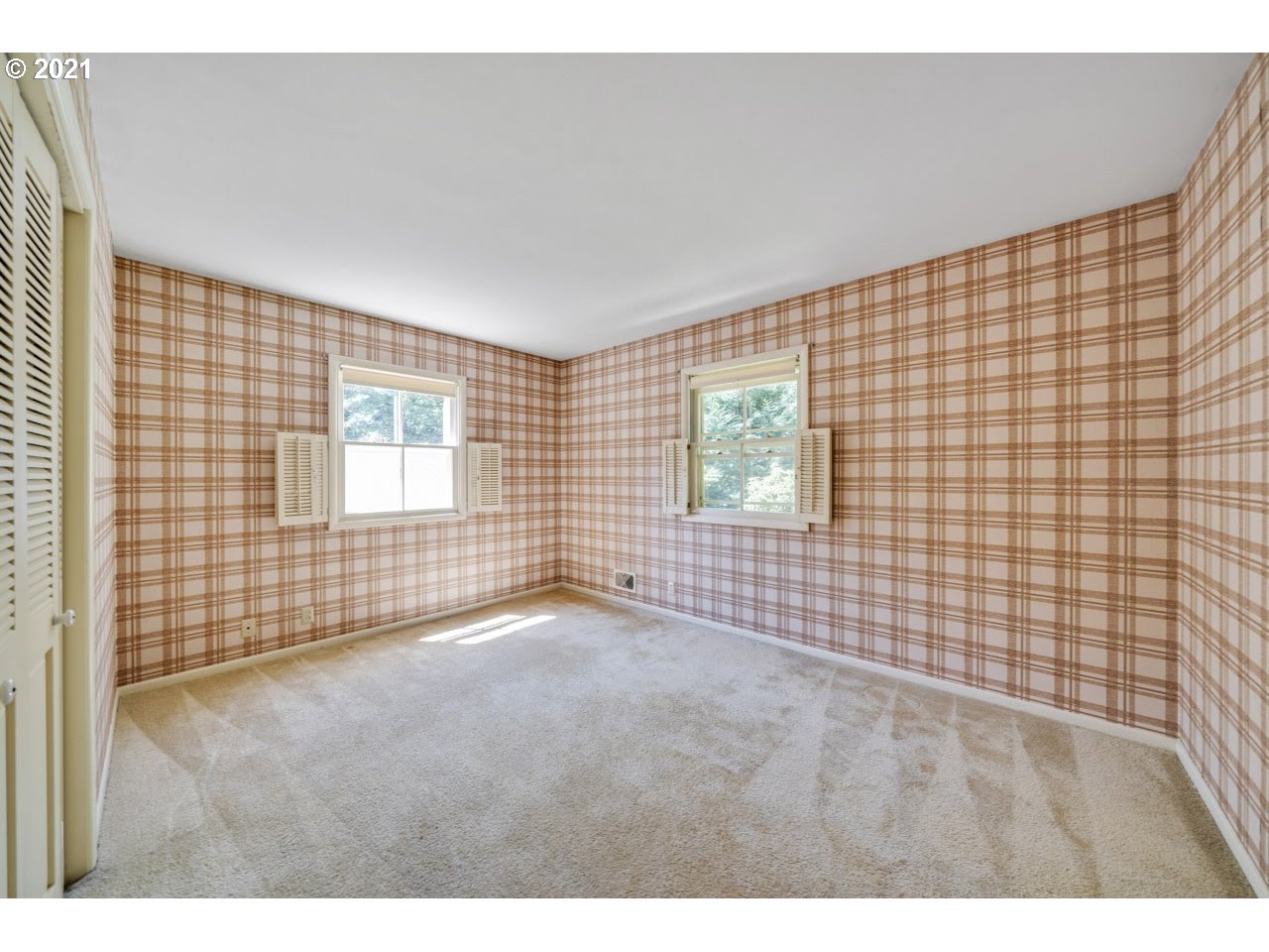 3939 Southwest Altadena Avenue Portland, OR 97239 - Photo 18 of 31 a view of an empty room