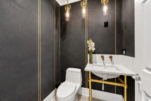 $659,000 | 421 Miner Street, Bensenville, IL 60106