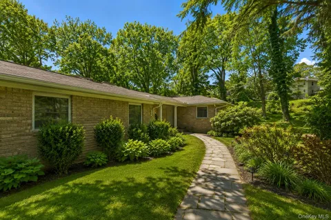 $9,950 | 11 Juneau Boulevard, Woodbury, NY 11797