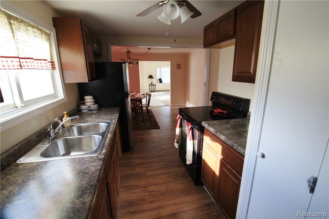 3077 Belsay Road Burton, MI 48519 - Photo 23 of 31 IMG_7404.JPG