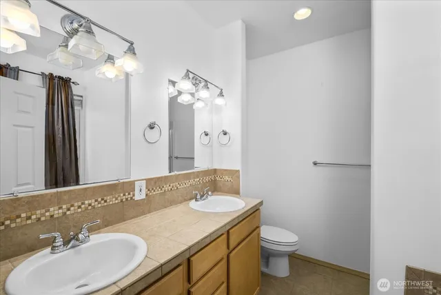 $839,900 | 14247 55th Avenue South, Tukwila, WA 98168