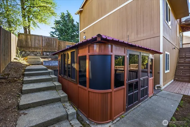 $839,900 | 14247 55th Avenue South, Tukwila, WA 98168