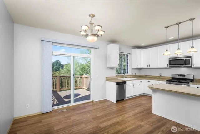 $839,900 | 14247 55th Avenue South, Tukwila, WA 98168