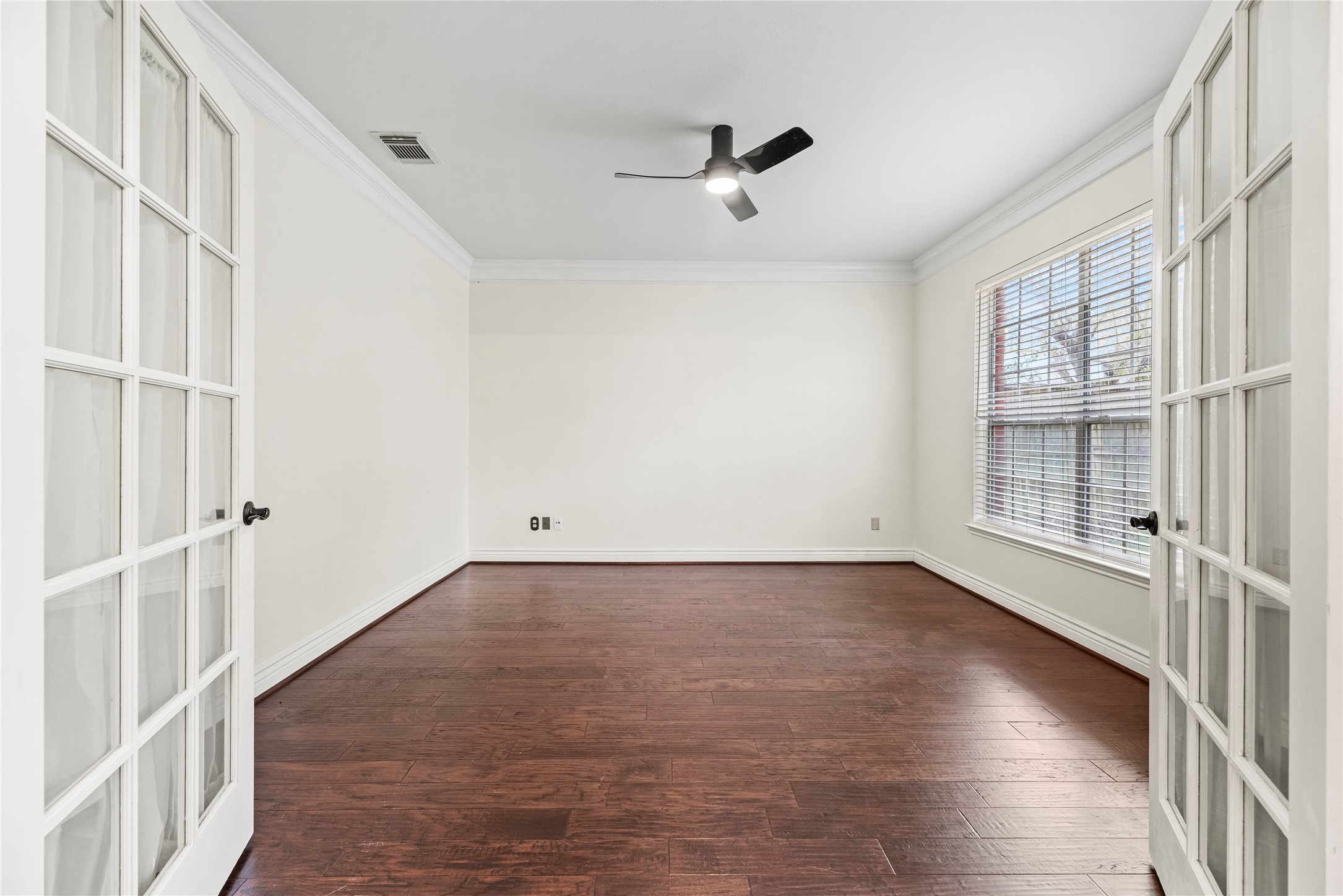 402 Spring Trace Court Houston, TX 77094 - Photo 3 of 35 an empty room with wooden floor and windows