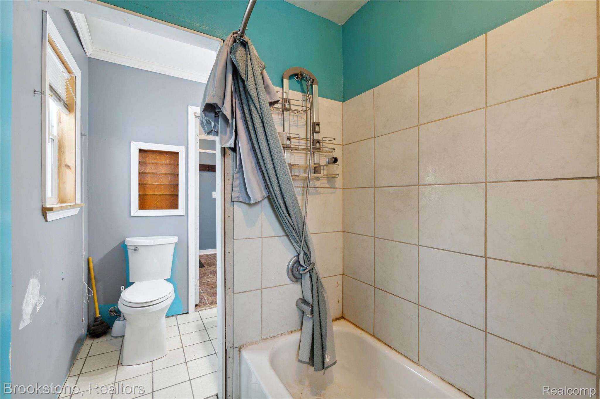 6535 Hatchery Road Waterford, MI 48327 - Photo 13 of 19 Gallery Image 13