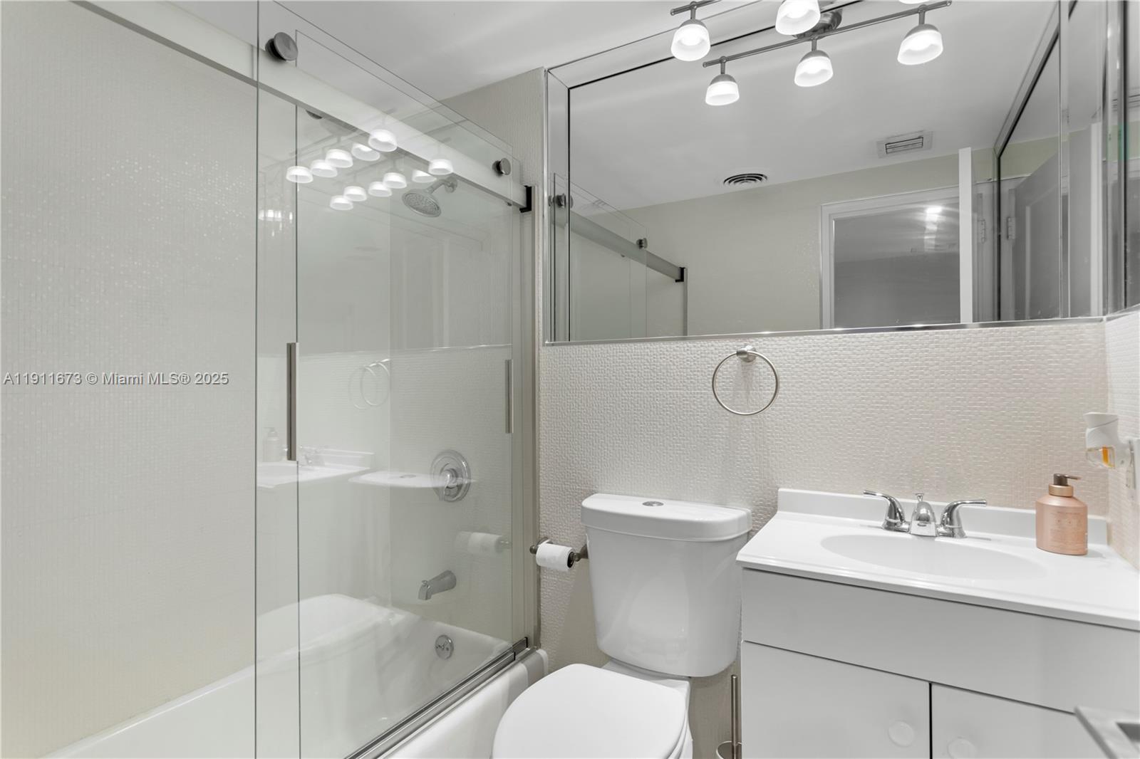 5001 Collins Avenue, Unit PH1 Miami Beach, FL 33140 - Photo 39 of 82