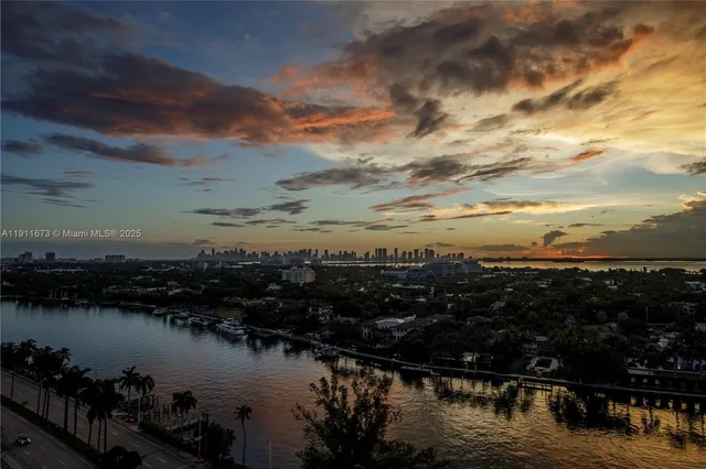 $4,500,000 | 5001 Collins Avenue, Unit PH1, Miami Beach, FL 33140