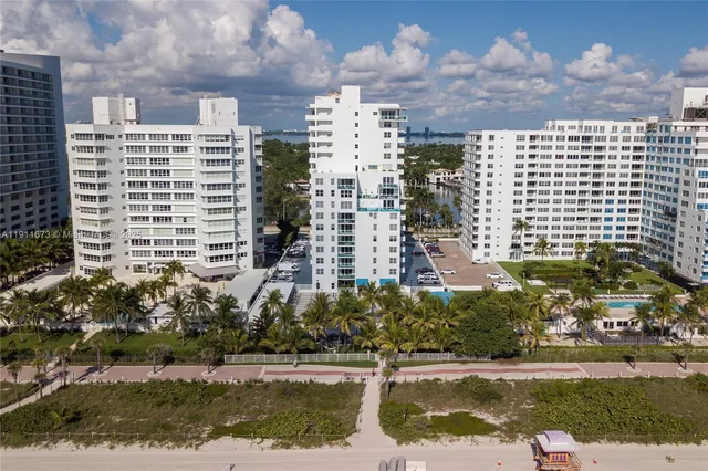 $4,500,000 | 5001 Collins Avenue, Unit PH1, Miami Beach, FL 33140