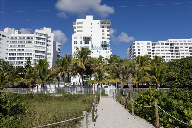 $4,500,000 | 5001 Collins Avenue, Unit PH1, Miami Beach, FL 33140