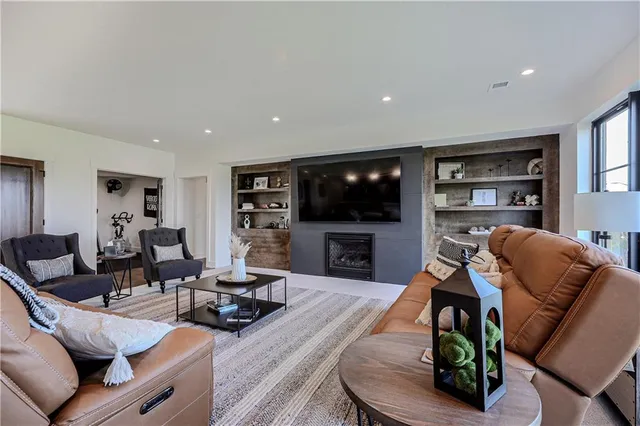 $1,420,000 | 8512 North Booth Avenue, Kansas City, MO 64157