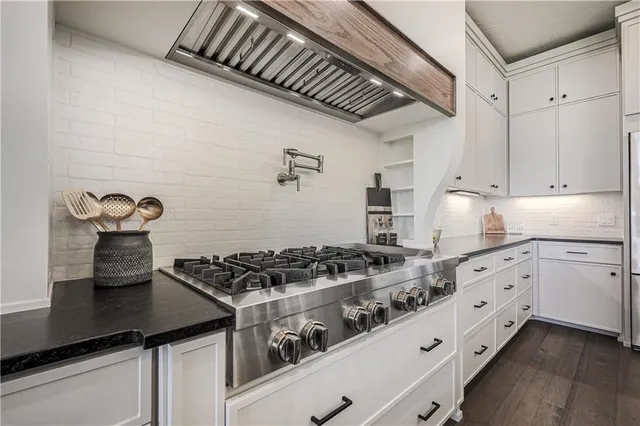 $1,420,000 | 8512 North Booth Avenue, Kansas City, MO 64157