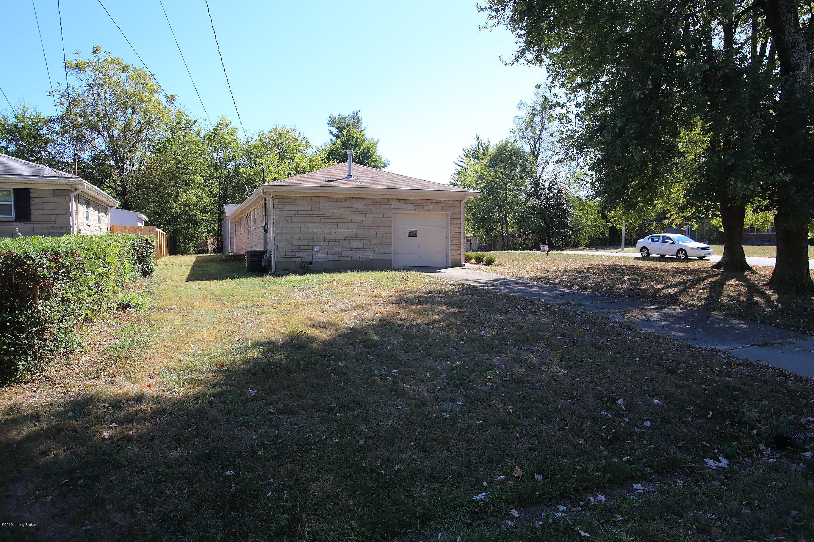 3801 Atlas Road Louisville, KY 40229 - Photo 35 of 35 Side View