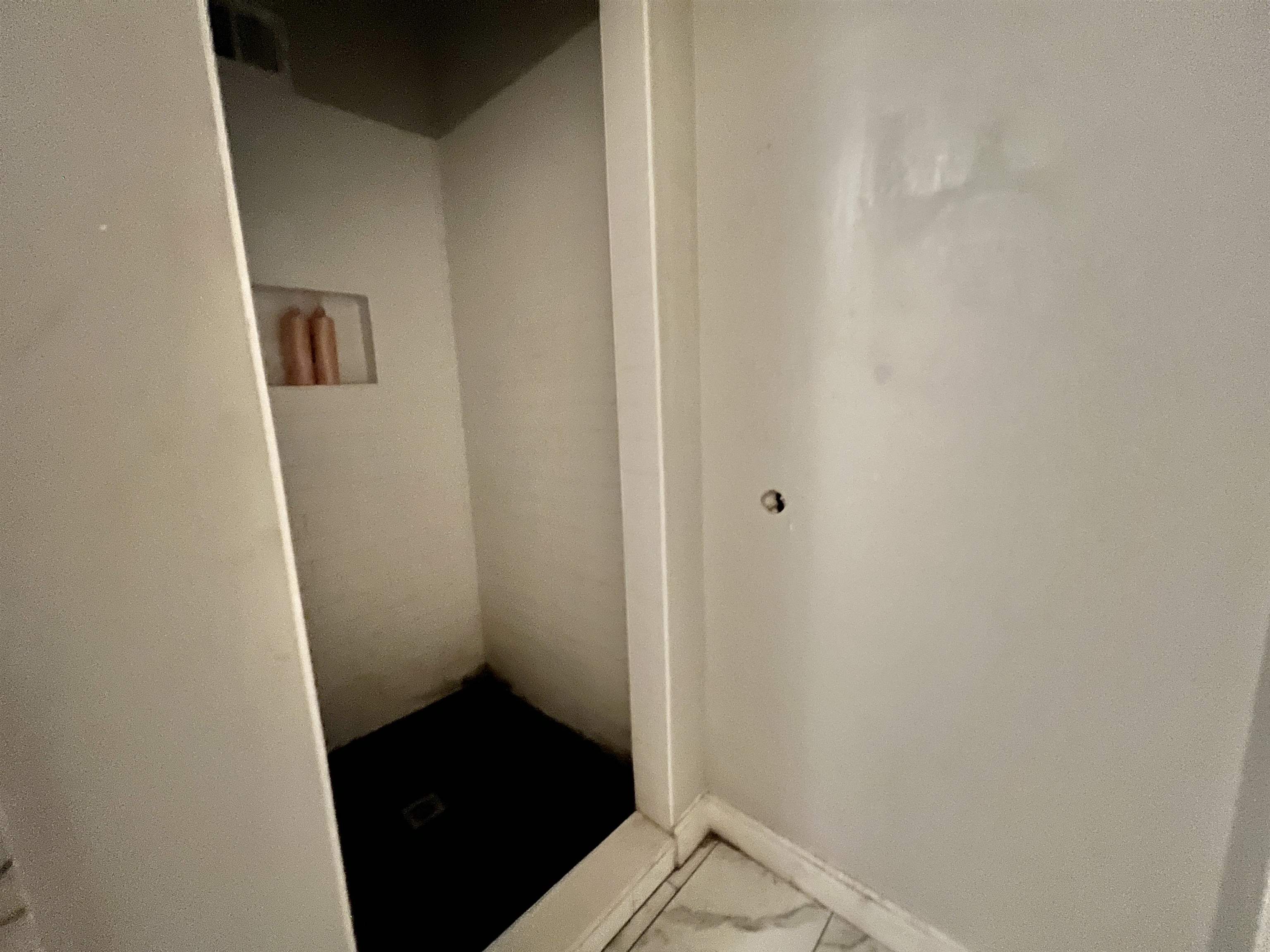 3804 Cazassa Road Memphis, TN 38116 - Photo 8 of 17 Enclosed shower in bathroom 1