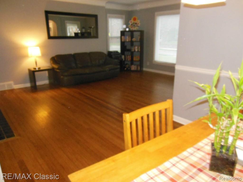 271 Kerby Road Grosse Pointe, MI 48236 - Photo 16 of 36 DSCN2075.jpg