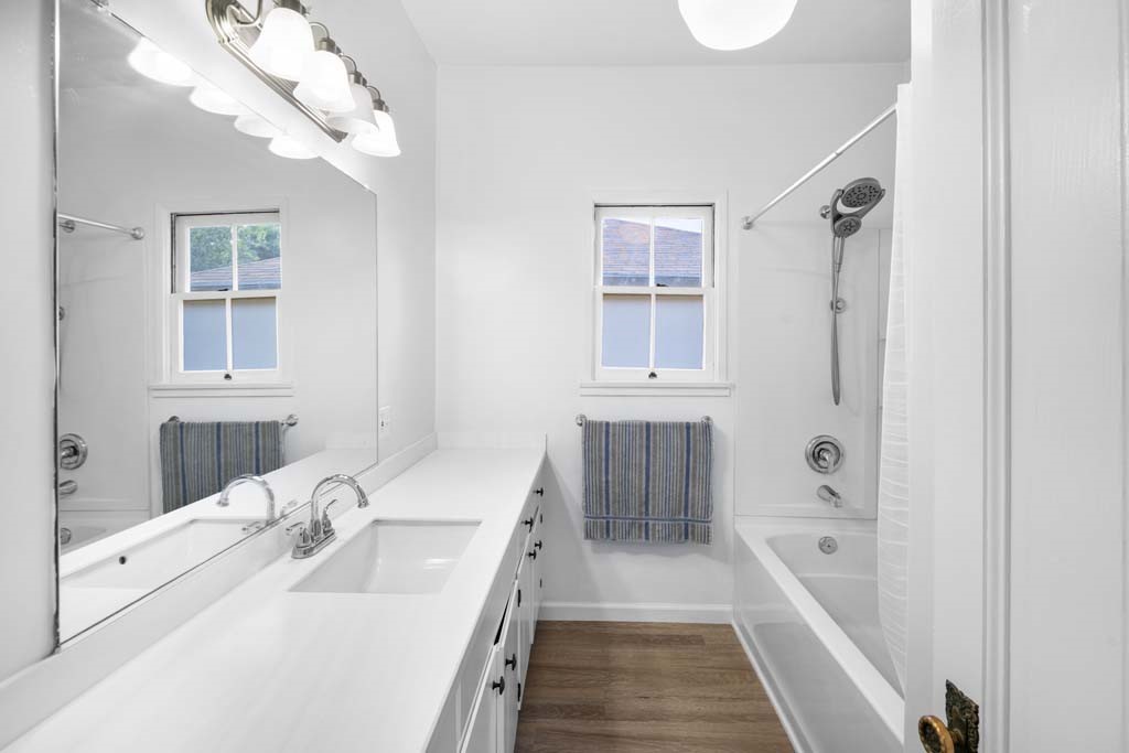 6650 Palm Avenue Riverside, CA 92506 - Photo 16 of 18 a bathroom with a tub sink and mirror