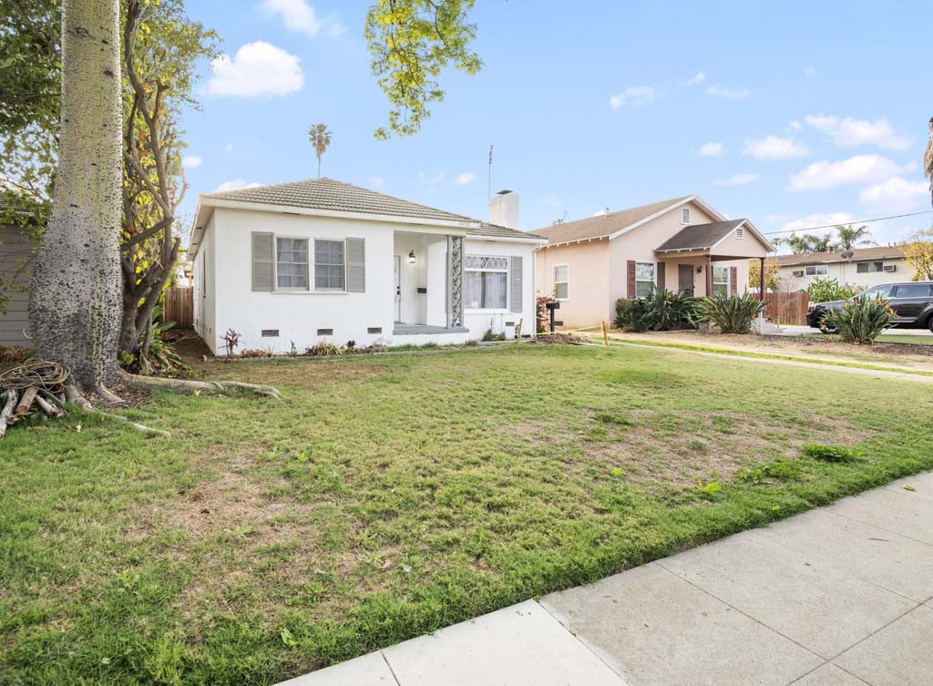 6650 Palm Avenue Riverside, CA 92506 - Photo 2 of 18 a front view of a house with a garden