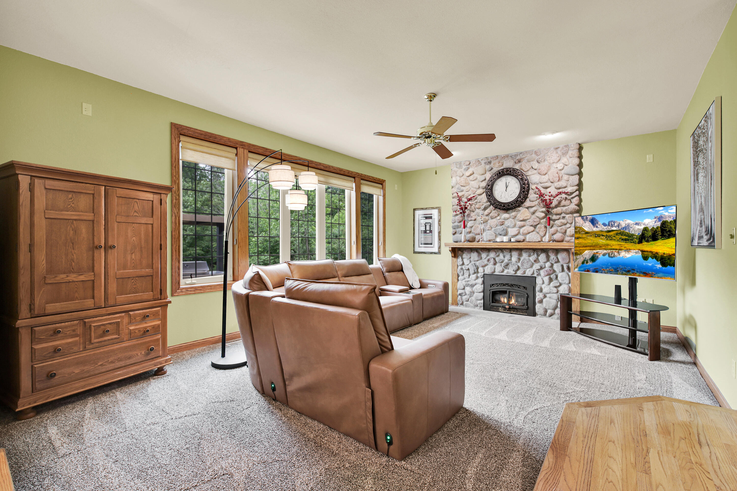 615 Kettle Ridge Richfield, WI 53017 - Photo 11 of 44 Sunken LR/GR