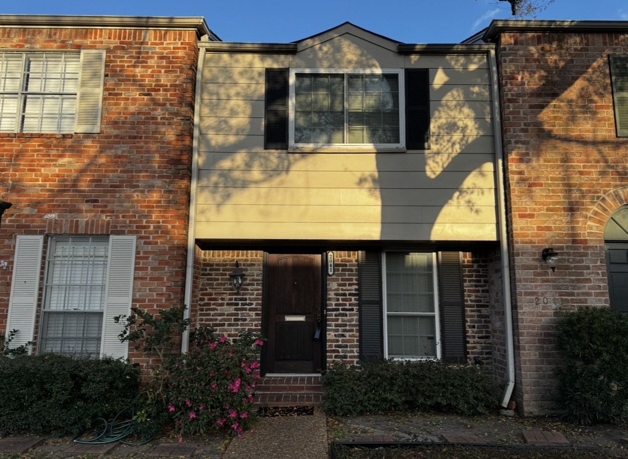 2041 Winrock Boulevard, Unit 157 Houston, TX 77057 - Photo 1 of 25 Enjoy living the true heart of Houston with unbeatable access to the Galleria, Memorial Park, premier shopping, dining and upscale destinations.