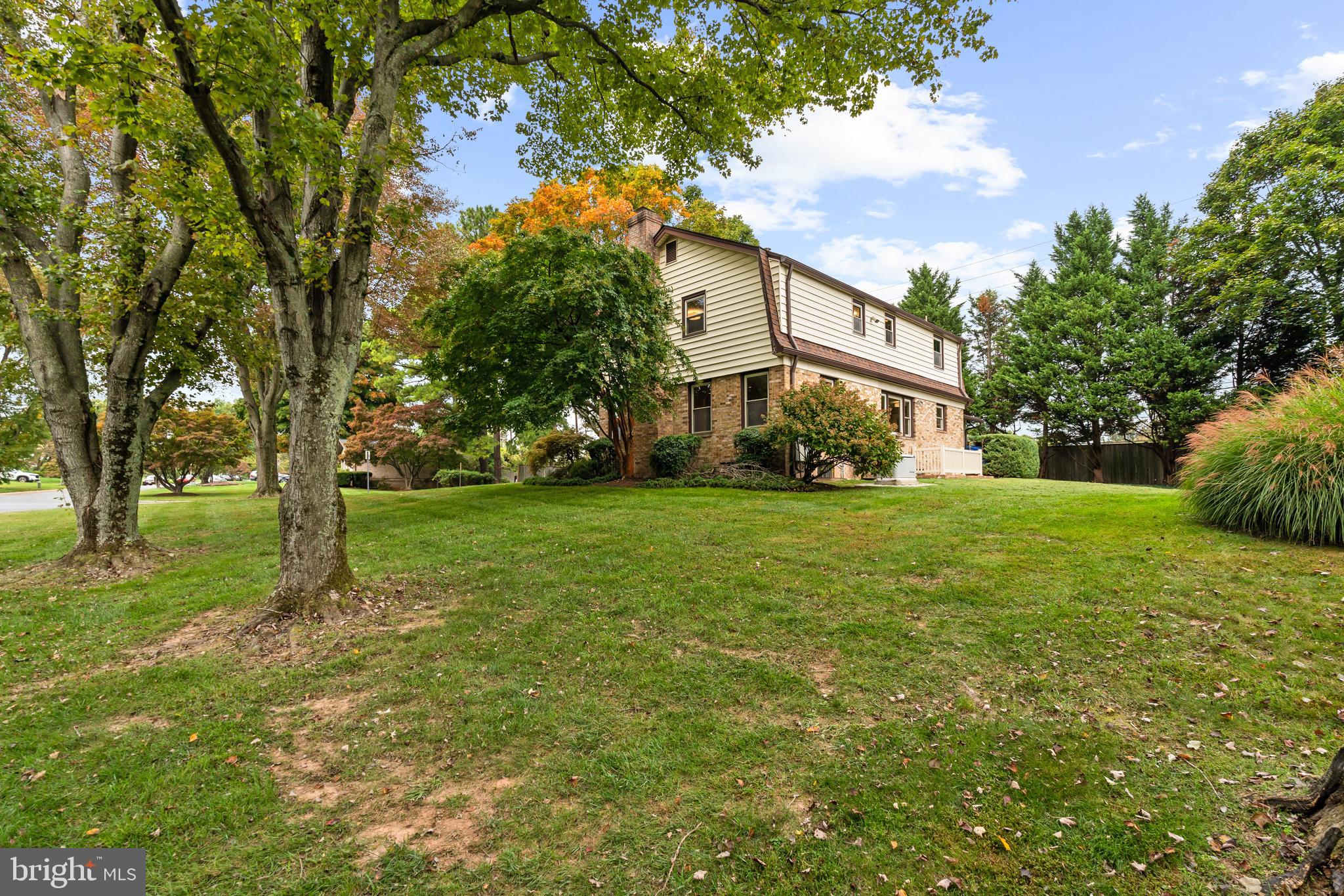 Large side yard too.