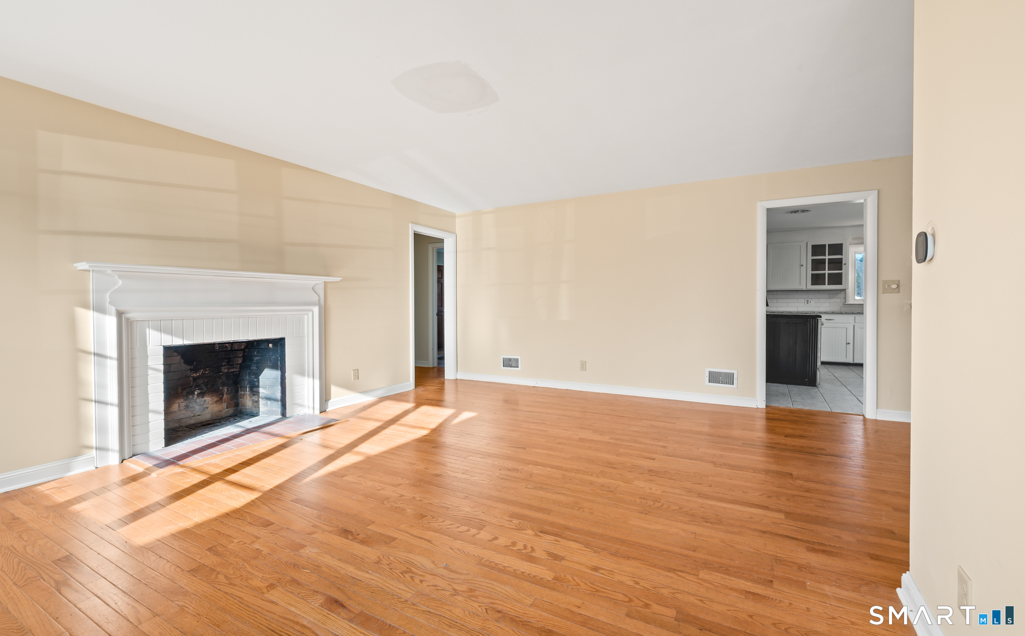 121 View Street Torrington, CT 06790 - Photo 2 of 20