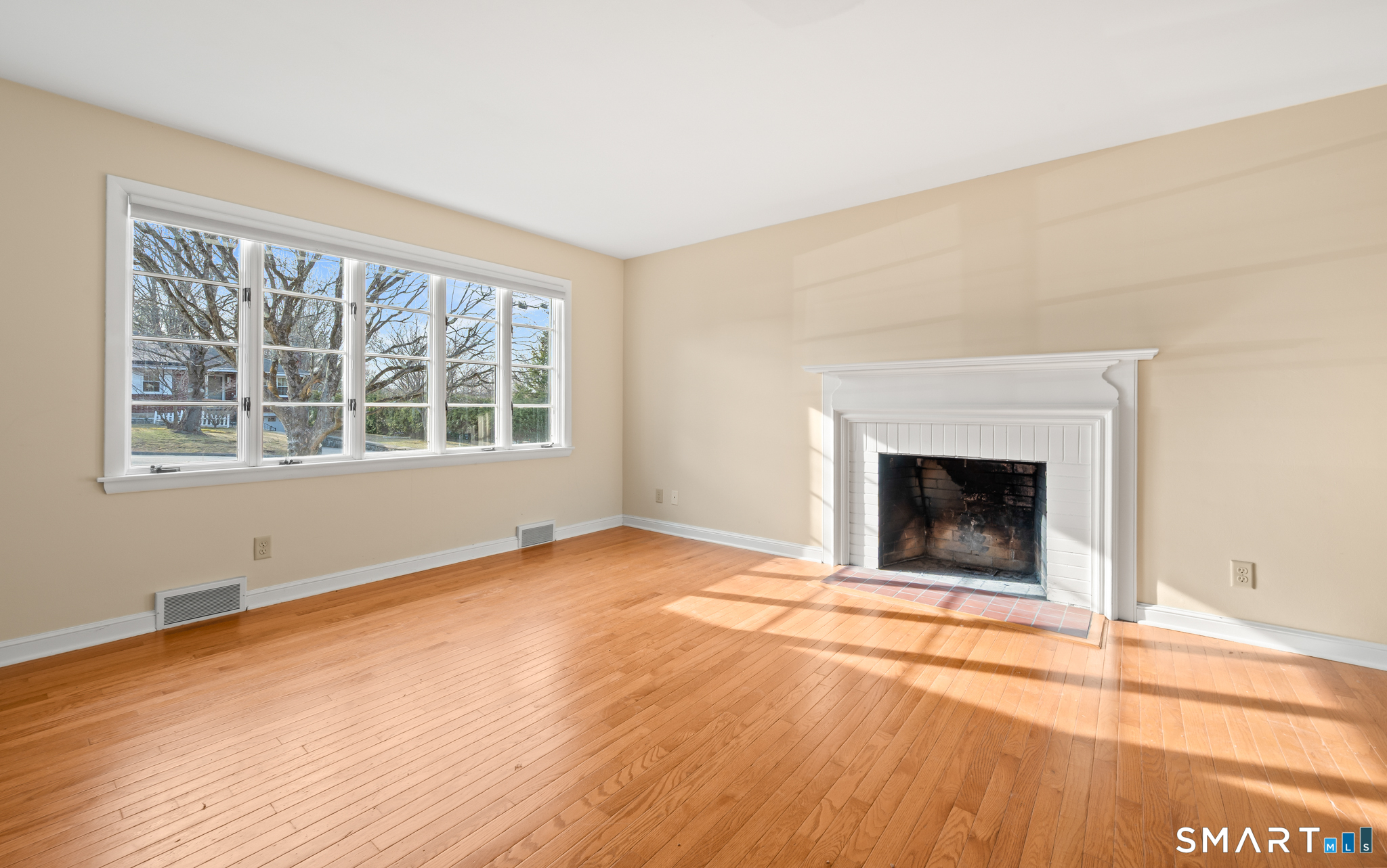 121 View Street Torrington, CT 06790 - Photo 3 of 20