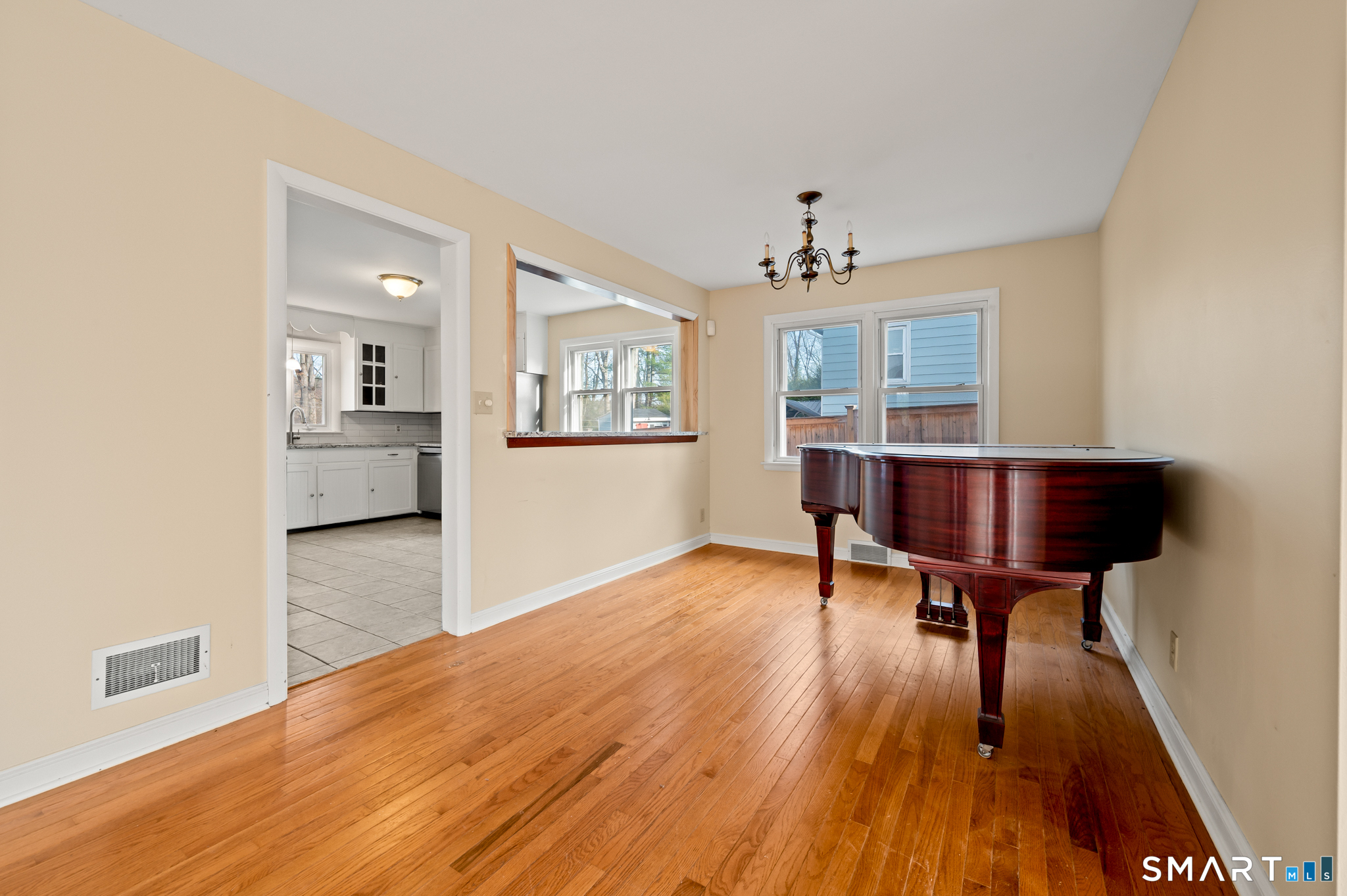 121 View Street Torrington, CT 06790 - Photo 7 of 20