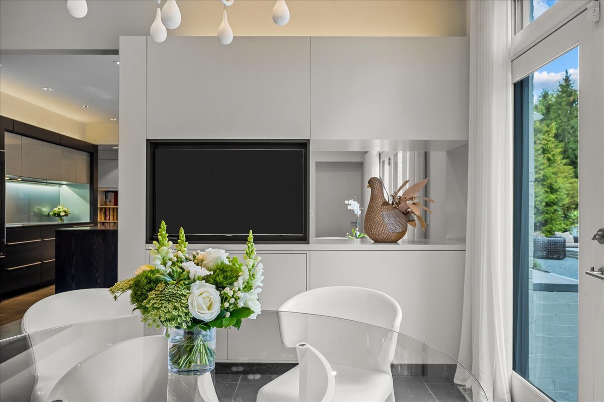 1106 Seneca Road Wilmette, IL 60091 - Photo 28 of 79 a living room with furniture potted plant and a window