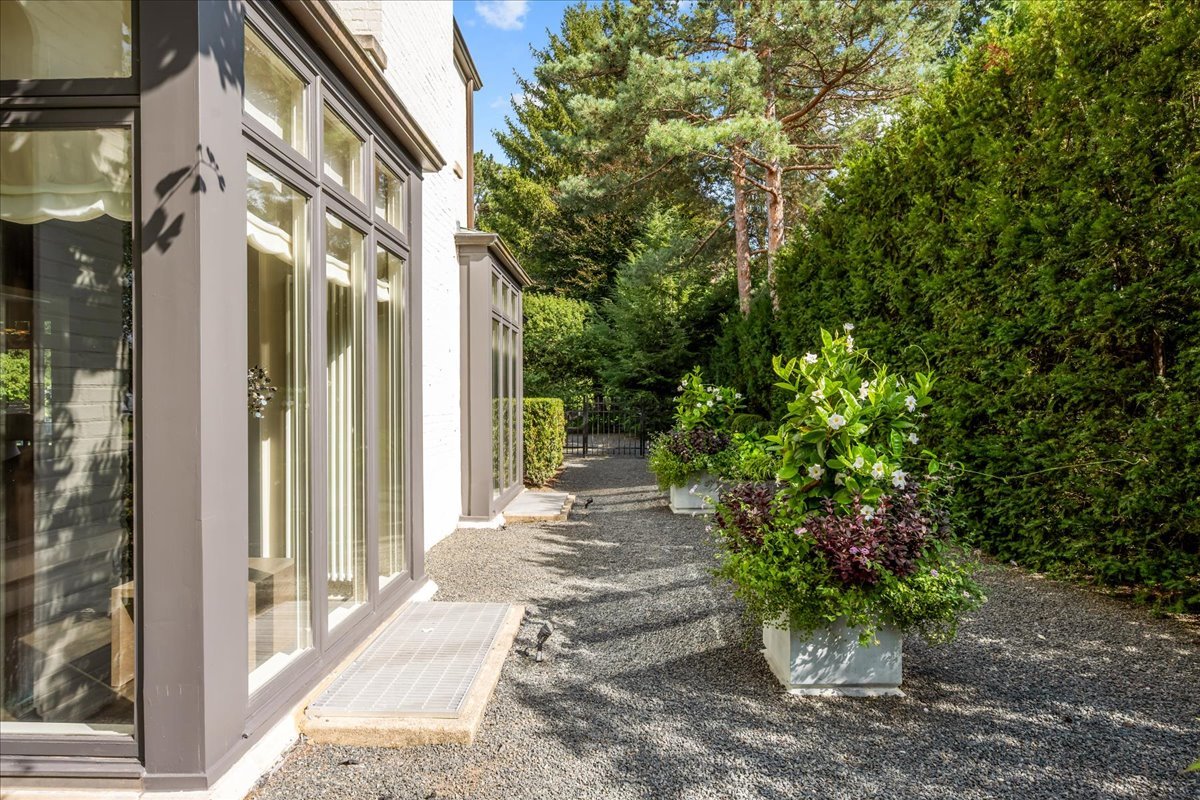 1106 Seneca Road Wilmette, IL 60091 - Photo 3 of 79